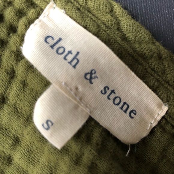 Cloth & Stone Olive Green V neck short sleeve tee - Picture 5 of 6